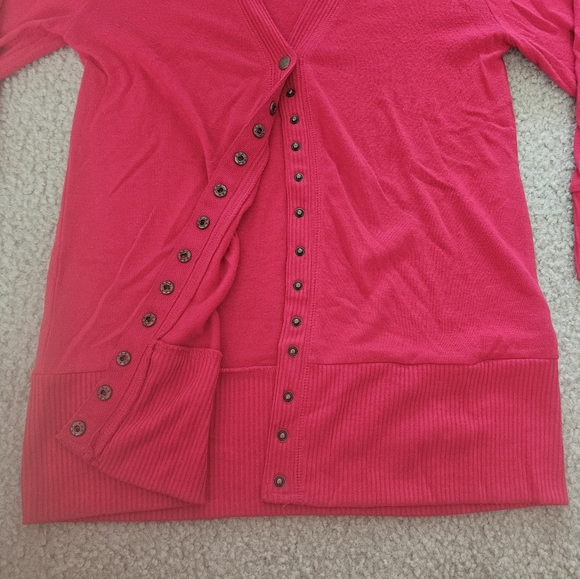 Red Button-Up Quarter Sleeve Cardigan - Picture 3 of 4